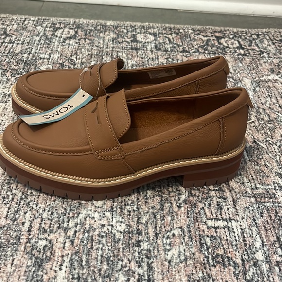 Toms Cara Tan Leather Penny Loafer size 8 - new with tags! Camel - Picture 3 of 7